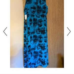 Very nice casual light long dress with underlying shorts and zipp